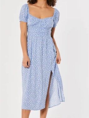 Blooming Skies - Airy White and Blue Floral